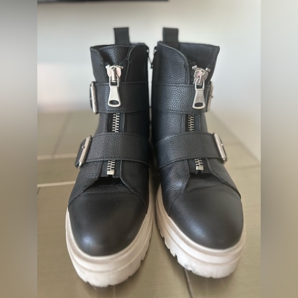 DOLCE VITA Avari Lug Boots – Black Leather, Size 7.5, Edgy Buckle Detail - Picture 6 of 8